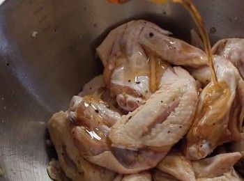 step2: 然後加入所有調味料。混合均勻。