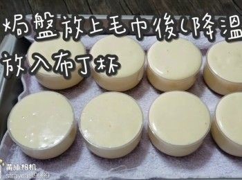 step34: 焗盤放上毛巾後(降溫用)
放入布丁杯