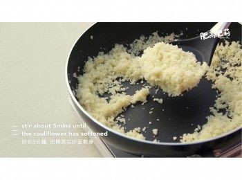 step7: 用中大火炒椰菜花飯, 炒至軟身便盛出備用