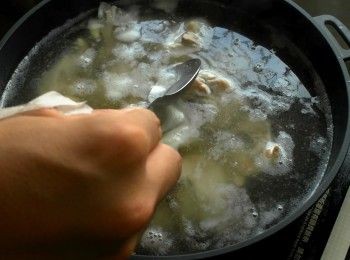 step4: 煮滾後盡量撈去表面的浮沫