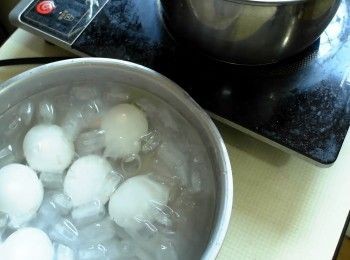 step4: 時間到後馬上撈出放入冰水降溫