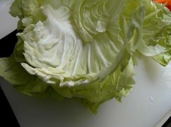 step1: 剝下高麗菜葉盡量不要破掉，保持完整性