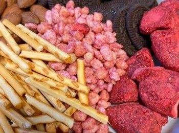 step2: - 在焗盤上鋪放牛油紙。