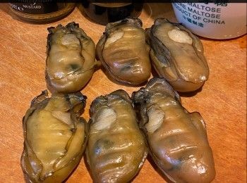 step8: 2. 麥芽糖加少許熱水開溶，加葡萄黑醋拌勻，成黑醋汁，待用。