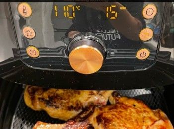 step2: 先煎香豬鞍表面，用氣炸110度焗15分鐘，唔加洋蔥絲即完成。