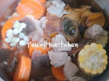 step2: 將所有材料凍水落煲約2小時便成，用高壓煲則煲約20分鐘，喝前再大滾5分鐘落鹽便成。
