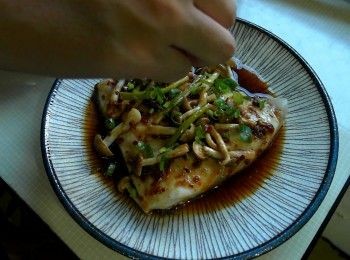 step4: 確認熟後裝盤，並灑上靈魂蔥花就完成了唷