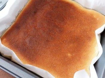 step2: 蛋白分三次加糖，打至企身