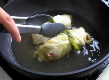 step6: 用鹽調整味道鹹度即可出鍋裝盤，可搭配醬油膏一起食用