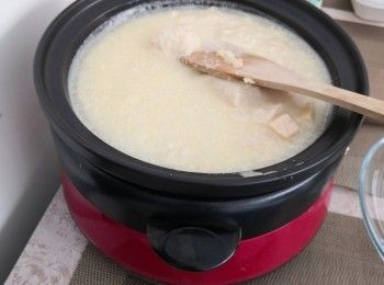 step2: 便可放入喜歡的配料醮芝士汁來吃