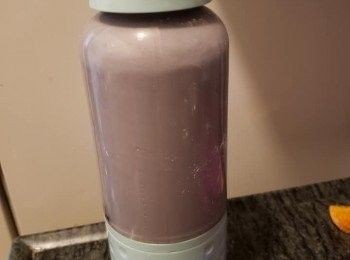 step2: 將芝麻粉、砂糖、粘米粉、馬碲粉用清水拌勻。然後放入攪拌機，攪拌約 3分鐘。