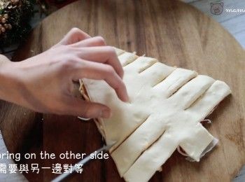 step10: 每相隔2厘米橫切一刀，保留樹幹中心不切斷