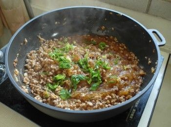 step6: 湯汁幾乎都被冬粉吸收後加入剩下的蔥花拌炒均勻即可