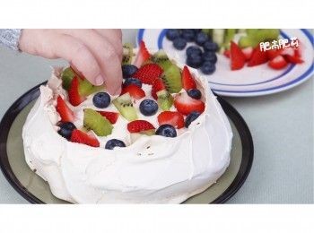 step10: 再用新鮮水果裝飾一下