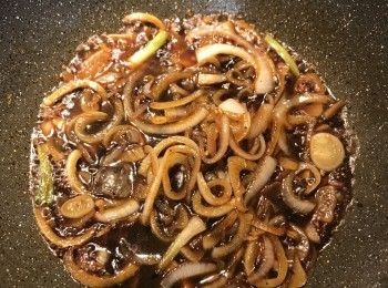 step4: 加入米酒，開中火煮滾