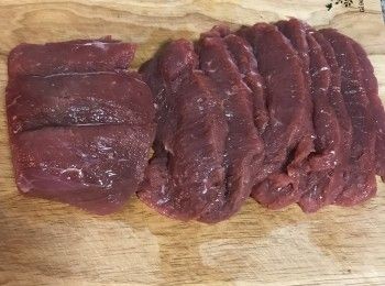 step3: 牛里肌切薄片；