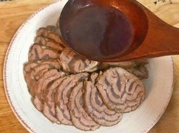 step12: 淋上煮滾的滷汁即可；也可以調些蒜蓉辣椒醬沾著吃。