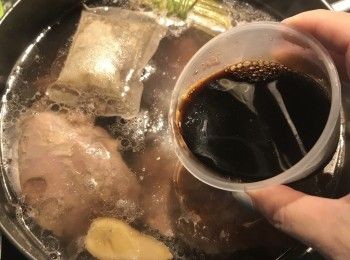 step6: 加入醬油，鹽和糖；