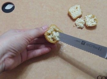 step1: 將豆卜的頂部切開，去除部份組織成小杯狀備用