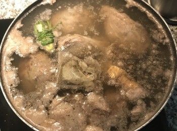 step3: 中火煮滾後，轉小火煮45分鐘；