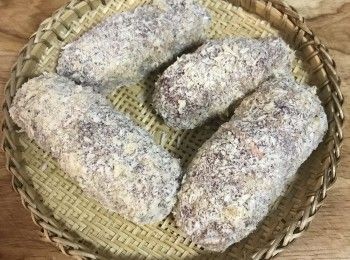 step7: 全部都裹好麵包粉後暫時閒置一下，並開中火讓油升溫到160~170度左右；