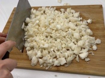 step2: 拍扁，稍為切粒。