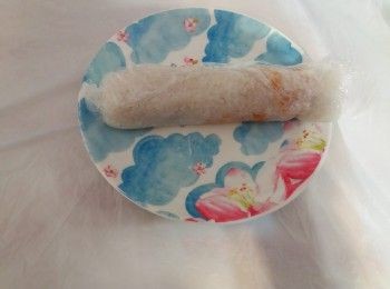 step5: 然後像捲壽司一樣把糯米捲起即成。