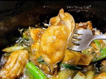 step8: 試過兩款蠔，台山蠔明顯更好吃❤️肉質爽脆，粒粒都好飽滿脹卜卜，而且沒有縮水變小😍配上流浮山金蠔油，比餐廳更好吃呀🤤