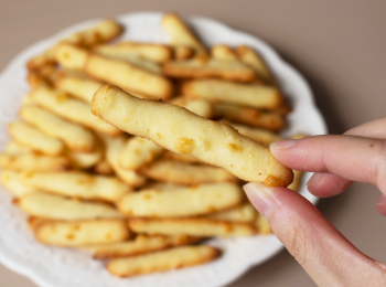 step7: 出爐後放上架 ， 曲奇會慢慢變得酥脆