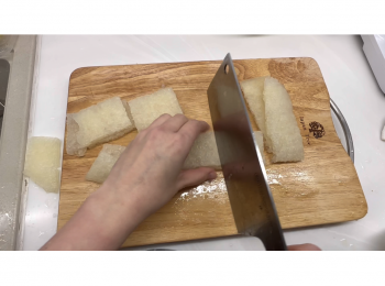 step6: 將豬皮切小件