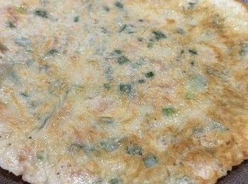 step6: 煎好一面之後，再反轉煎另一面，直至兩面都煎成金黃色便可上碟。