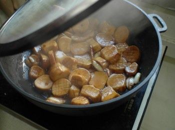 step6: 蓋上鍋蓋轉小火悶煮4-5分鐘。