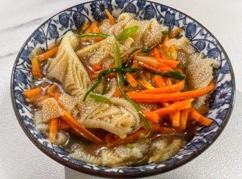 step9: 香噴噴、熱辣辣的港式酒樓「薑蔥蒸牛柏葉」完成，換個靚碗，影返張靚相先😍