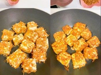 step2: 中火煎香豆腐每一面，盛起
醬汁材料混合煮滾，倒於豆腐粒上，加上木魚碎即可