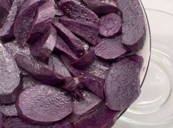 step3: 將蒸好的紫薯，放於大碗內