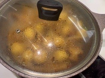 step10: 加入一小碗清水，然後加蓋煮10分鐘（即是由開鑊至煮完，一共煮不多於10分鐘）