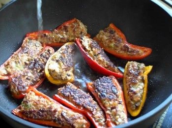 step6: 倒入罐頭高湯，蓋上鍋蓋悶煮5分鐘。