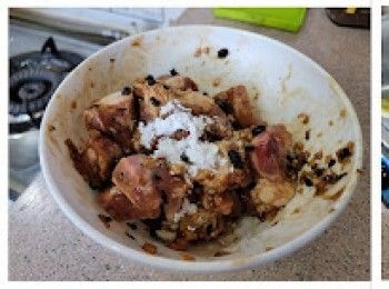 step4: 把調好的豉汁倒進排骨中用手抓勻;  再下生粉抓勻 ;  最後下油撈勻；醃最少醃1小時