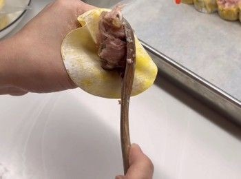 step7: 最後便可以開始包燒賣了。