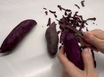 step1: 先將紫薯洗乾淨，然後刨皮