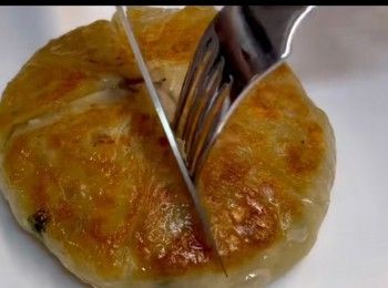 step9: 將煎好的牛肉餅趁熱吃啦！