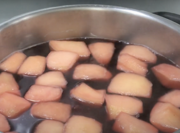 step4: 再轉小火煮15分鐘，關火蓋蓋悶15分鐘即可