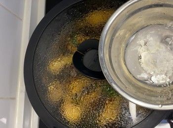 step6: 生粉加熟水，備用。