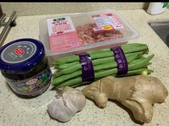 step1: 1. 豬肉醃15分鐘。