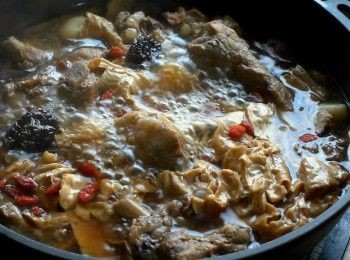 step5: 打開鍋蓋撒上枸杞拌勻即可出鍋裝盤。