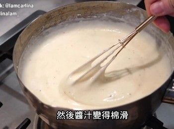 step5: 煮10分鐘。用打蛋器繼續攪拌，結粒就會溶掉變得棉滑。