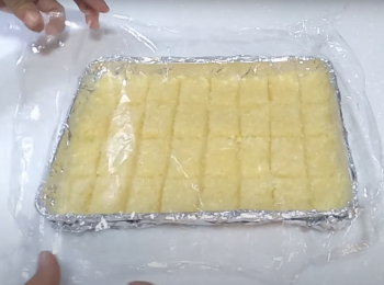 step5: 蓋上保鮮紙，冷凍一晚