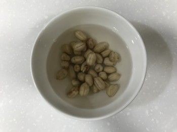 step2: 花生用水清洗2次，浸泡3小時以上