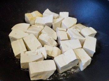step2: 豆腐兩面煎香