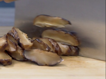 step2: 去蒂及切幼絲